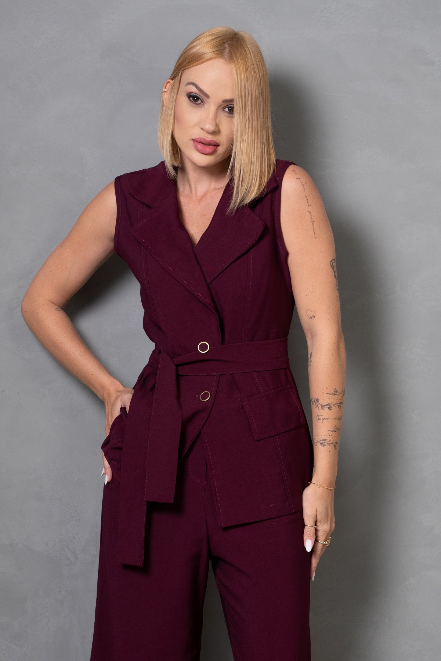 Conjunto Feminino Colete Alongado e Calça Social Elegante
