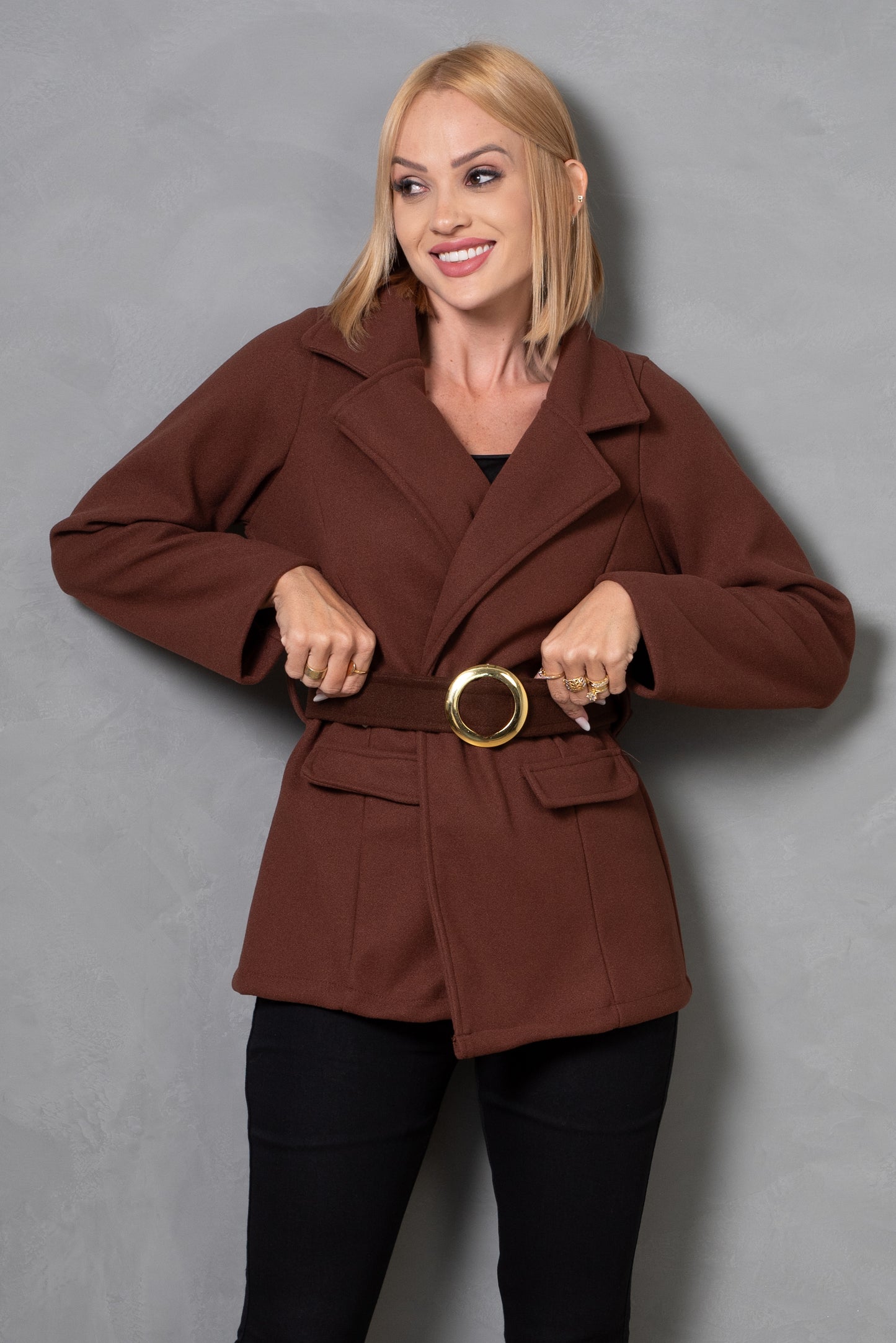 Casaco Feminino com Fivela em Lã Batida Elegante